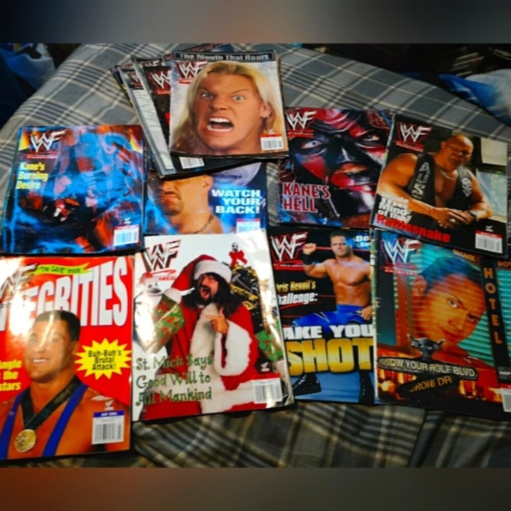 Vinatge Y2K WWF Wrestling Magazines Lot
